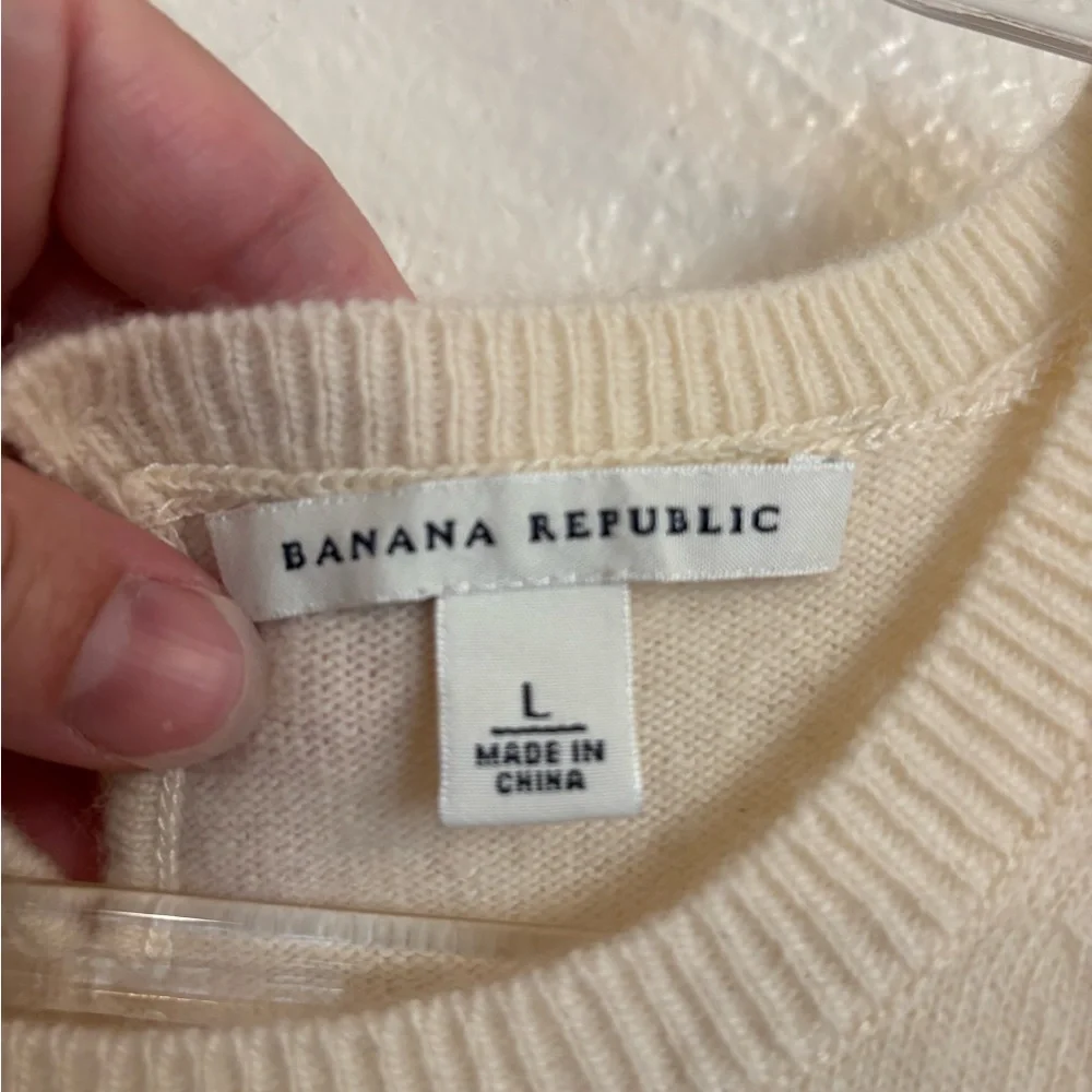 BANANA REPUBLIC Lambs Wool Cashmere blend Vest in Cream